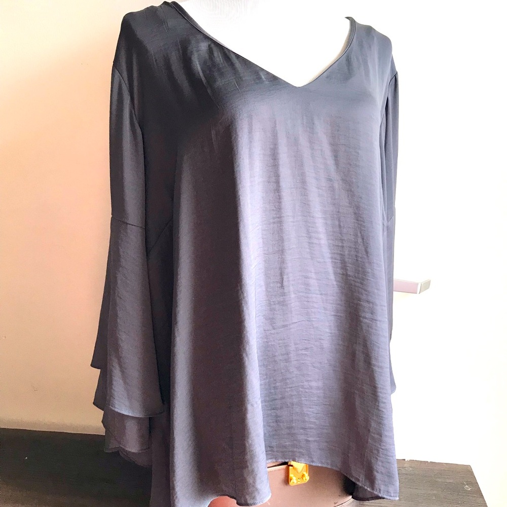 Lane Bryant V-Neck Silky Tiered bell sleeve blouse 18/20